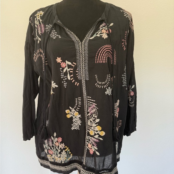 Johnny was Pete and Greta embroidery top - Picture 2 of 5